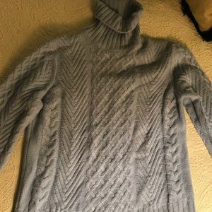 Neiman Marcus cashmere sweater light blue